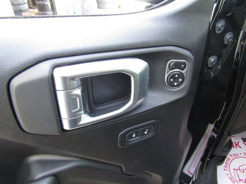 Used 2025 Jeep Wrangler Unlimited Rubicon w/ Convenience Group AWD/4WD image 19