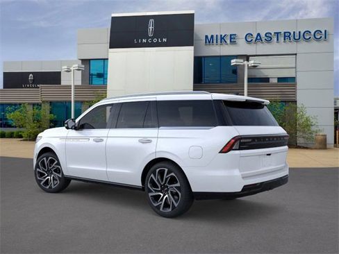 New 2026 Lincoln Navigator Reserve image 4