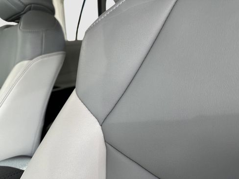 Used 2022 Toyota RAV4 XLE Premium image 28