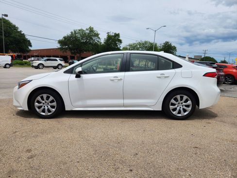 Used 2024 Toyota Corolla LE FWD image 2