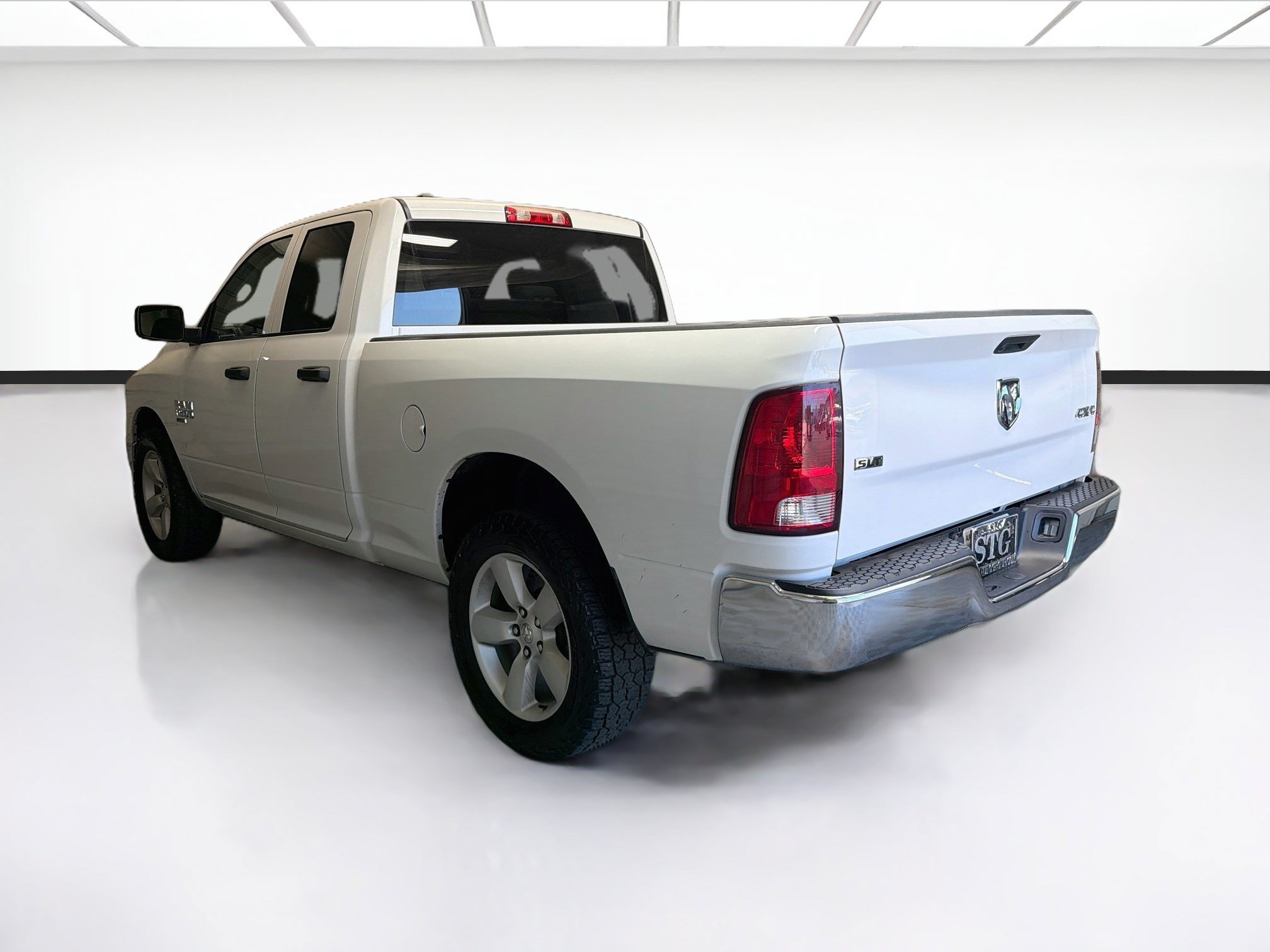Used 2024 RAM 1500 Classic SLT AWD/4WD image 6