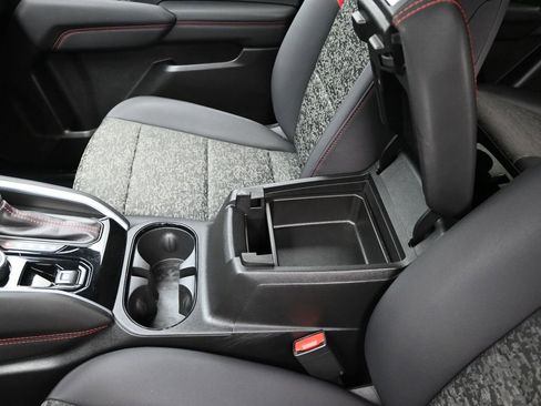 Used 2024 Chevrolet Colorado Z71 w/ Z71 Convenience Package 2 image 13