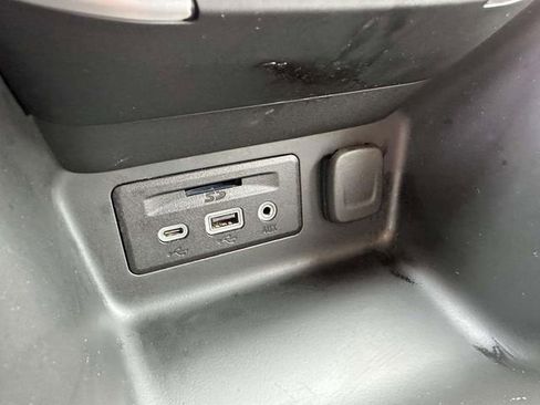 Used 2024 GMC Terrain SLT image 21