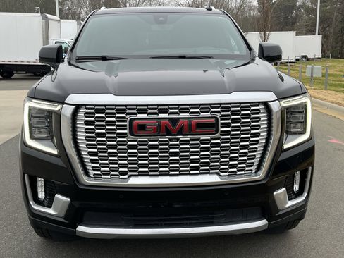 Used 2021 GMC Yukon Denali w/ Denali Premium Package image 4