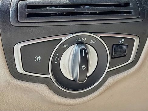 Used 2020 Mercedes-Benz GLC 300 4MATIC image 10