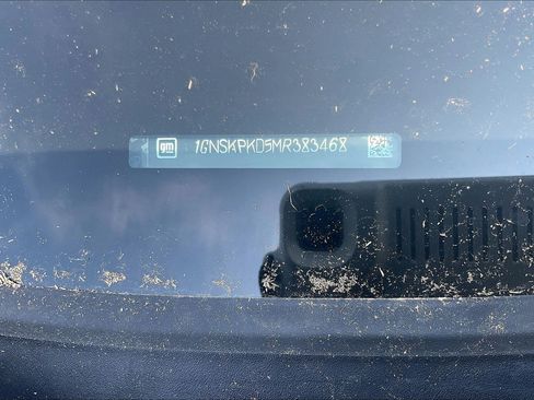 Used 2021 Chevrolet Tahoe Z71 w/ Rear Media and Nav Package image 34