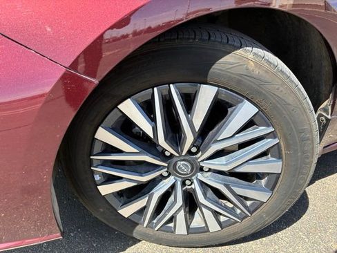 Certified 2024 Nissan Altima 2.5 SV FWD image 10