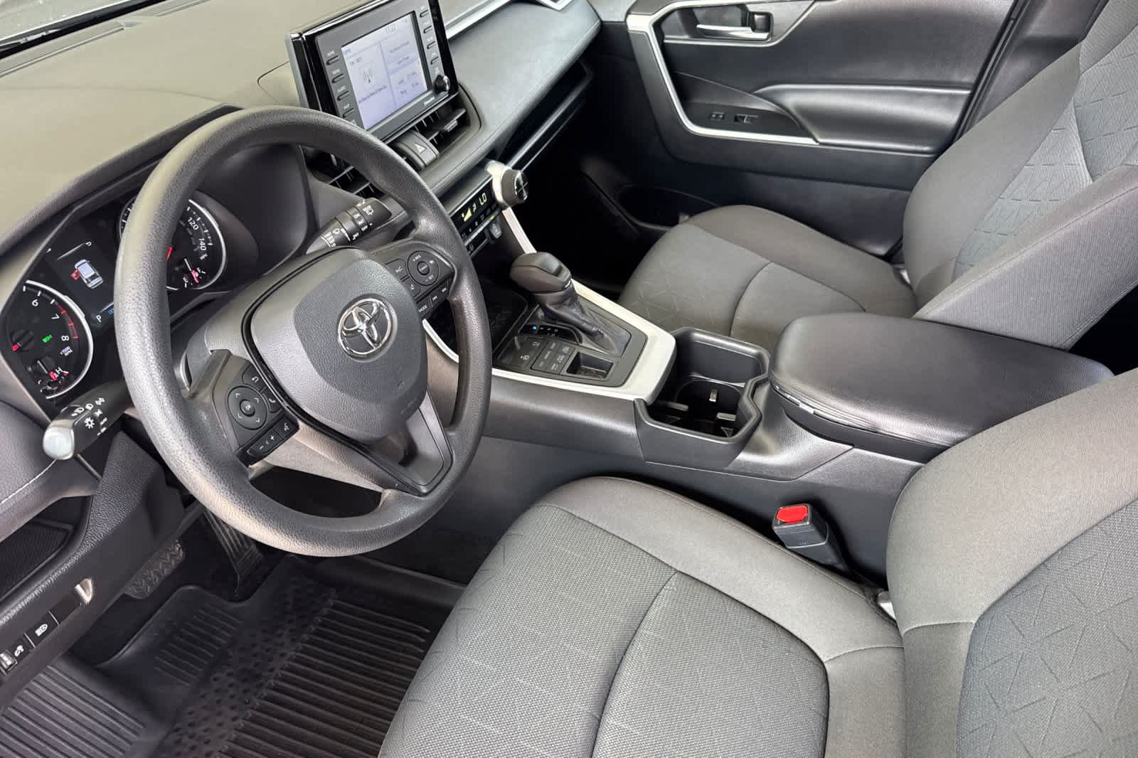 Used 2022 Toyota RAV4 XLE AWD/4WD image 11