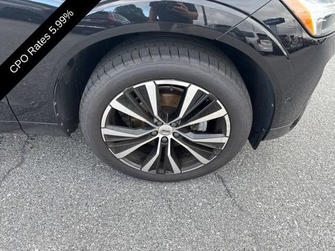 Used 2023 Volvo XC60 B5 Plus w/ Climate Package AWD/4WD image 3