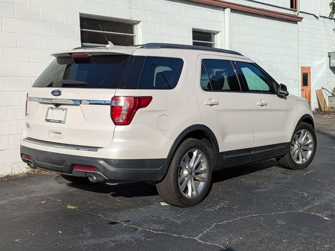 Used 2018 Ford Explorer XLT w/ Equipment Group 202A FWD image 4