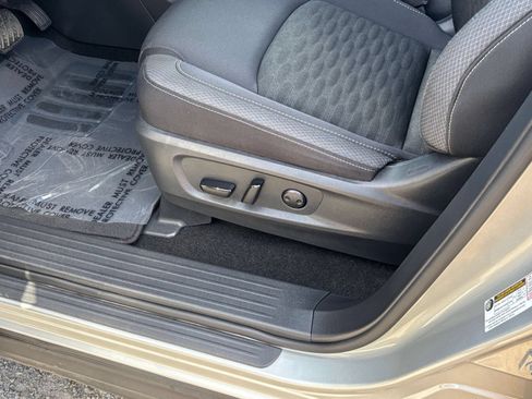 Used 2025 Nissan Pathfinder SV FWD image 22