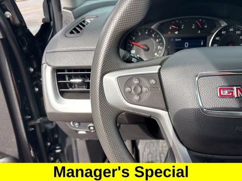 Used 2024 GMC Terrain SLE w/ Driver Convenience Package FWD image 17