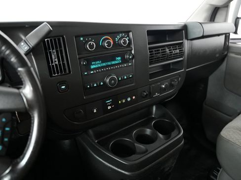 Used 2020 Chevrolet Express 3500 w/ Power Convenience Package RWD image 18
