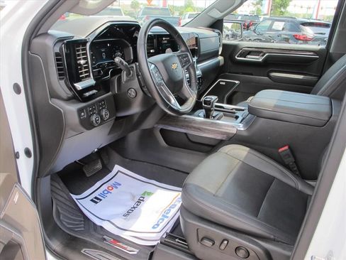 Used 2023 Chevrolet Silverado 1500 LTZ AWD/4WD image 9
