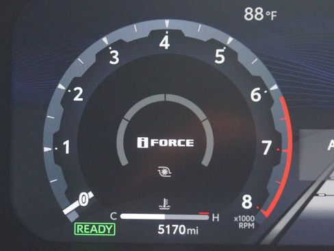 Used 2025 Toyota Tacoma TRD Sport AWD/4WD image 4