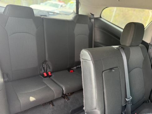 Used 2017 Chevrolet Traverse LT image 15