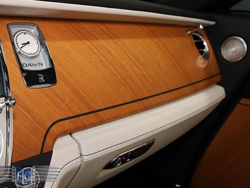 Used 2017 Rolls-Royce Dawn RWD image 30