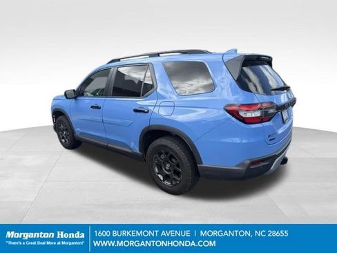 Used 2025 Honda Pilot TrailSport image 3