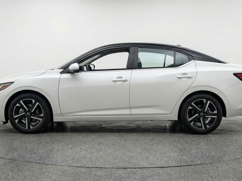 Used 2025 Nissan Sentra SV FWD image 5