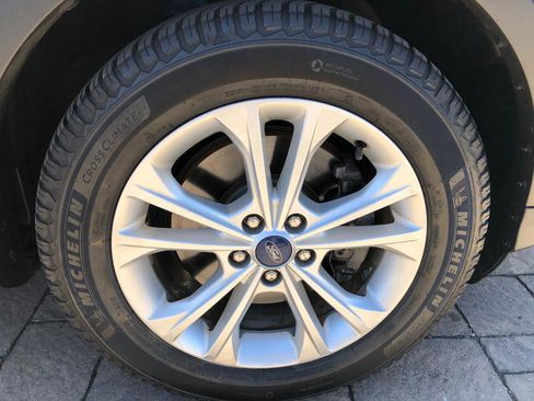 Used 2018 Ford Escape SE w/ SE Sync 3 Package AWD/4WD image 15