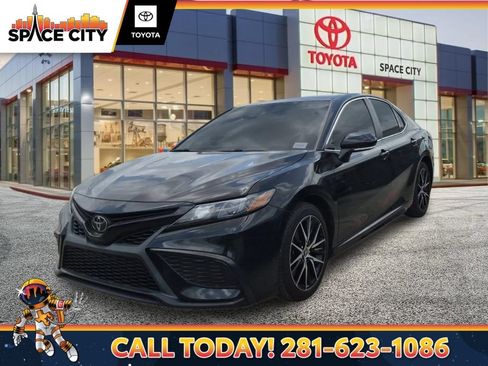 Used 2023 Toyota Camry SE w/ Convenience Package FWD image 1