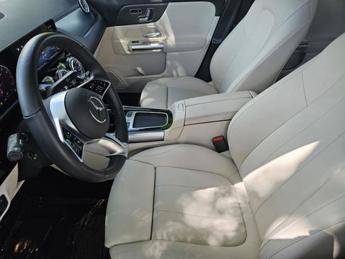 Certified 2025 Mercedes-Benz GLA 250 image 5