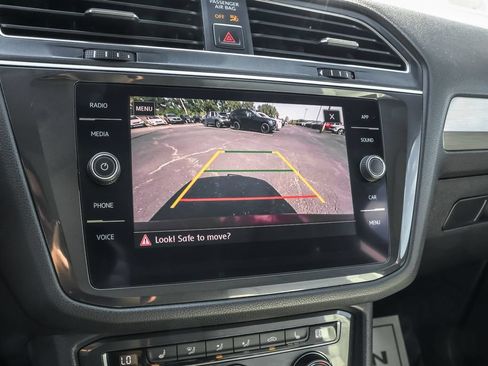 Used 2018 Volkswagen Tiguan SEL AWD/4WD image 6