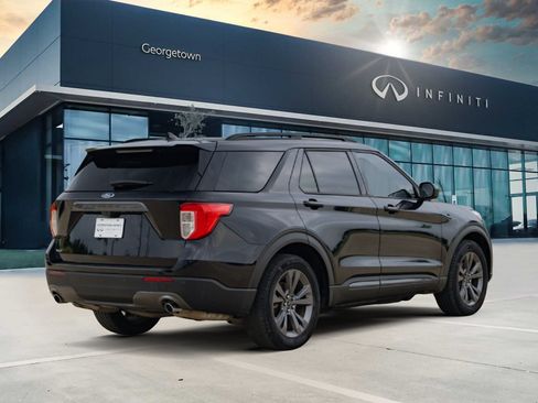 Used 2022 Ford Explorer XLT w/ Equipment Group 202A RWD image 5