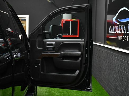 Used 2019 GMC Sierra 2500 Denali w/ Duramax Plus Package AWD/4WD image 34
