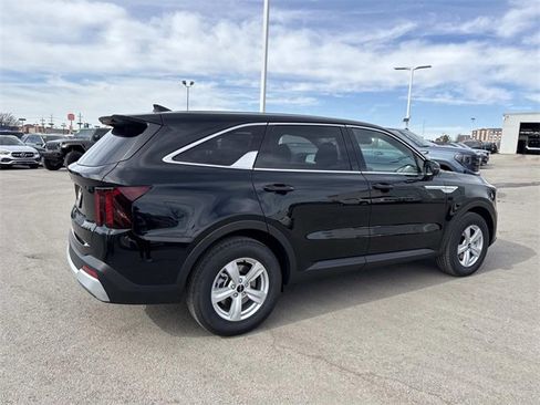 New 2026 Kia Sorento LX image 2