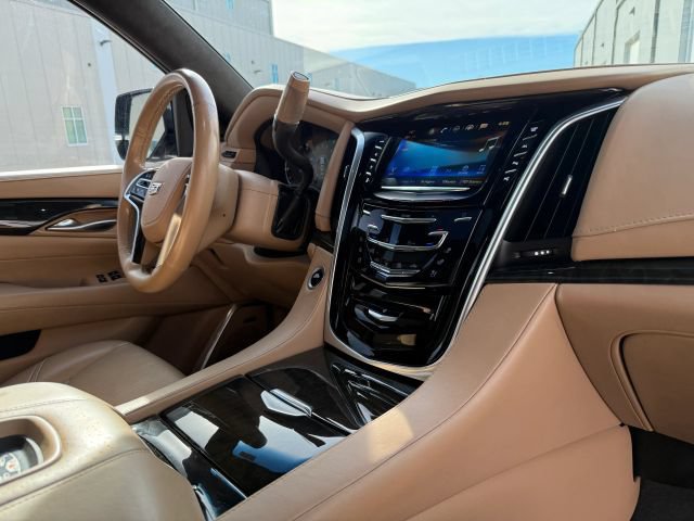Used 2019 Cadillac Escalade ESV Platinum AWD/4WD image 29