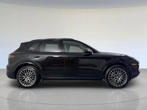 Certified 2023 Porsche Cayenne AWD/4WD image 9