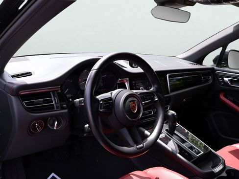 Used 2023 Porsche Macan S AWD/4WD image 4