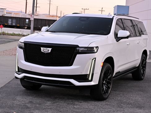 Used 2021 Cadillac Escalade ESV Sport w/ Driver Assist Tech Package RWD image 56