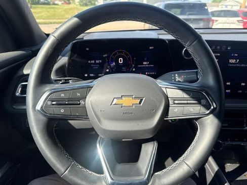 Used 2025 Chevrolet Traverse LT AWD/4WD image 13