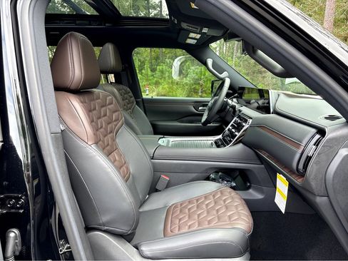 New 2026 Nissan Armada Platinum Reserve image 15