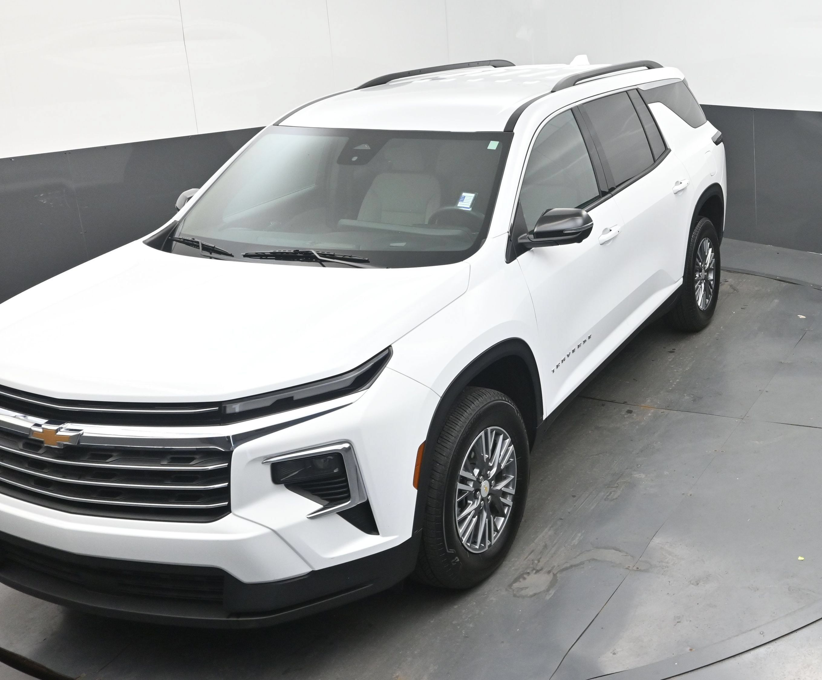 Certified 2026 Chevrolet Traverse LT w/ Driver Confidence Package FWD image 34