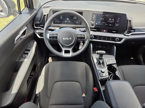 Used 2025 Kia Sportage LX FWD image 13