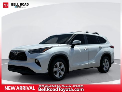 Used 2023 Toyota Highlander LE AWD/4WD image 1