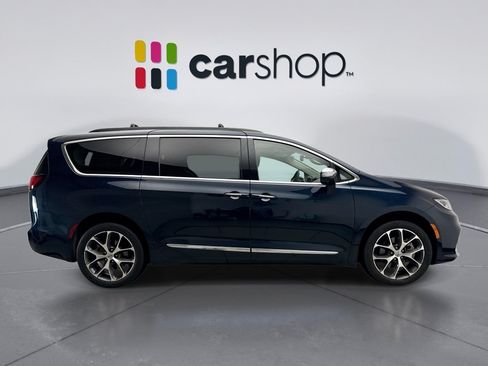 Used 2022 Chrysler Pacifica Limited AWD/4WD image 6