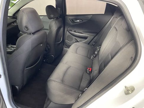 Used 2018 Chevrolet Malibu LT FWD image 16