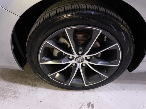 Used 2015 Toyota Camry XSE image 10