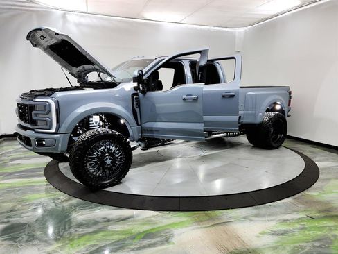 Used 2024 Ford F450 Platinum w/ FX4 Off-Road Package image 11