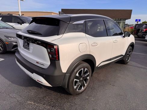 Used 2025 Nissan Kicks SR AWD/4WD image 5