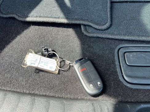Used 2025 Jeep Compass Trailhawk AWD/4WD image 21