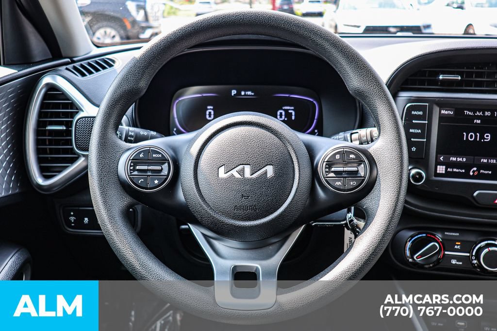 Used 2025 Kia Soul LX w/ LX Technology Package FWD image 30