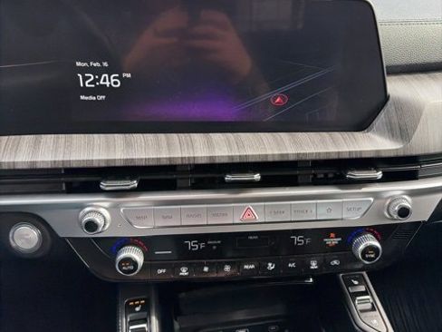 Certified 2023 Kia Telluride EX w/ EX Captain's Chair Package image 15