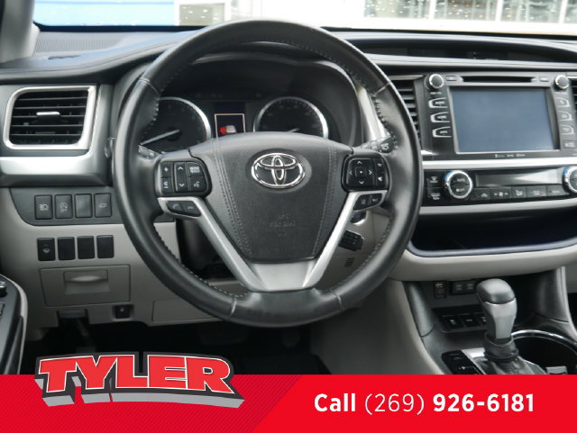Used 2017 Toyota Highlander XLE AWD/4WD image 44