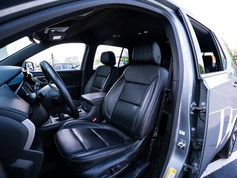 Used 2023 Chevrolet Traverse LT w/ LT Premium Package FWD image 32
