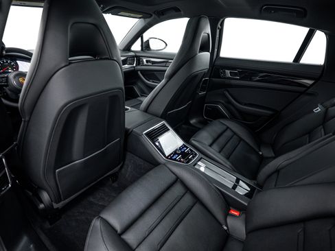 Certified 2021 Porsche Panamera 4 image 23